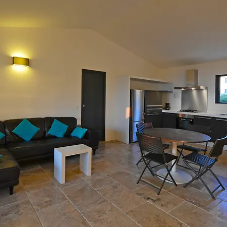 Bianca Casa Порто-Веккіо